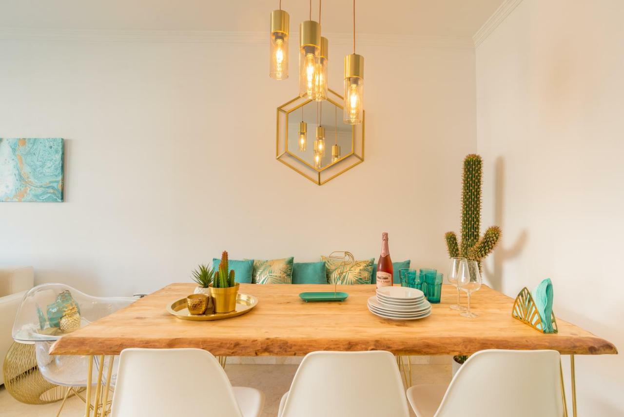 Charming Apartment On The Beach - Pool And Parking Málaga Exterior foto